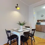Market Square View Cozy 2 As R425 شقة *